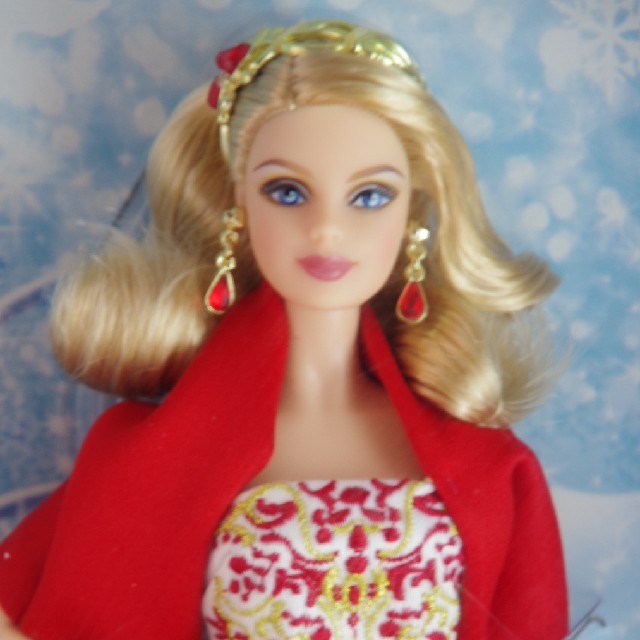 Barbie(バービー)のホリデーバービー2010 キッズ/ベビー/マタニティのおもちゃ(ぬいぐるみ/人形)の商品写真