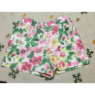 エムズエキサイト(EMSEXCITE)の花柄ショートパンツ(ショートパンツ)