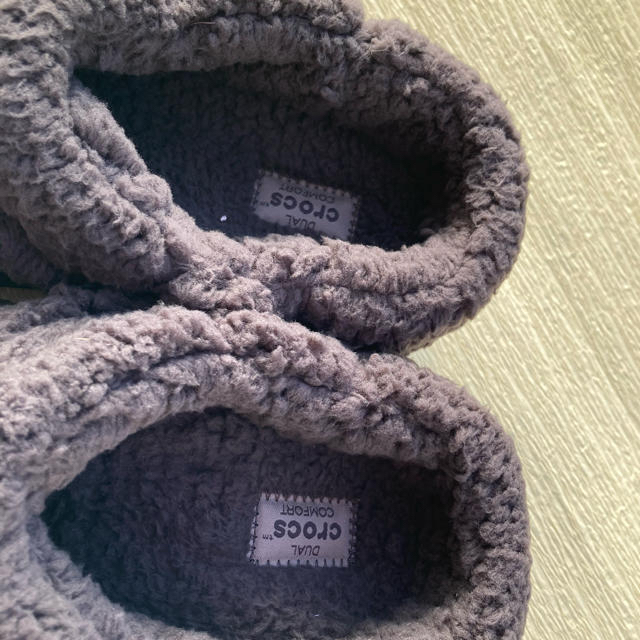 crocs(クロックス)のクロックス　レディース　秋冬用ボア付きサンダル　24cm ブラウン レディースの靴/シューズ(サンダル)の商品写真