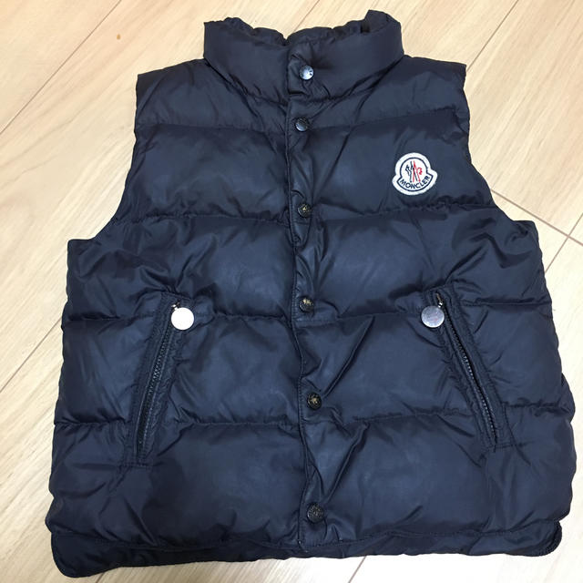 MONCLER(モンクレール)のモンクレール　ダウンベスト104 キッズ/ベビー/マタニティのキッズ服男の子用(90cm~)(ジャケット/上着)の商品写真