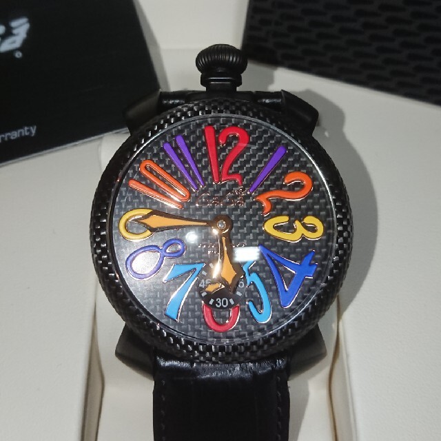 GaGa MILANO - 【ハピ】マルチカラーブラックPVD　手巻き　腕時計