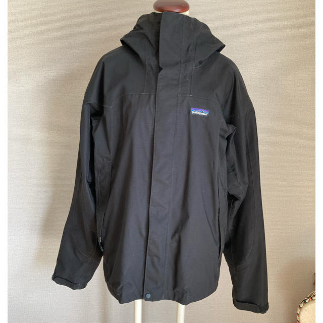 patagonia(パタゴニア)のまことさま専用　パタゴニア　フードマウンテンパーカー　メンズS メンズのジャケット/アウター(マウンテンパーカー)の商品写真