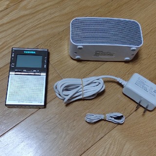 トウシバ(東芝)のTOSHIBA FM/AMラジオ 電池・充電式スピーカー付きTY-SPR7(S)(ラジオ)