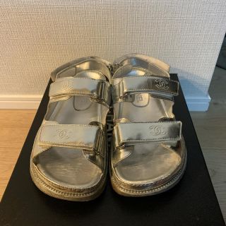 CHANEL(サンダル ・ シルバー/銀色系)のフリマアイテム一覧 CHANEL(サンダル ・ シルバー/銀色系)のフリマアイテム一覧