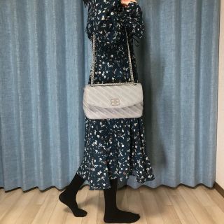 バレンシアガ(Balenciaga)の【本物・新品　定価¥240,840-】バレンシアガ　ショルダー　バッグ　グレー(ショルダーバッグ)