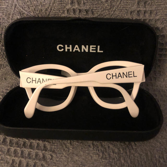 CHANEL(シャネル)のCHANEL サングラス　ビンテージ　ケース付き レディースのファッション小物(サングラス/メガネ)の商品写真