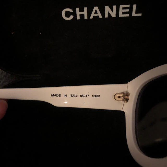 CHANEL(シャネル)のCHANEL サングラス　ビンテージ　ケース付き レディースのファッション小物(サングラス/メガネ)の商品写真