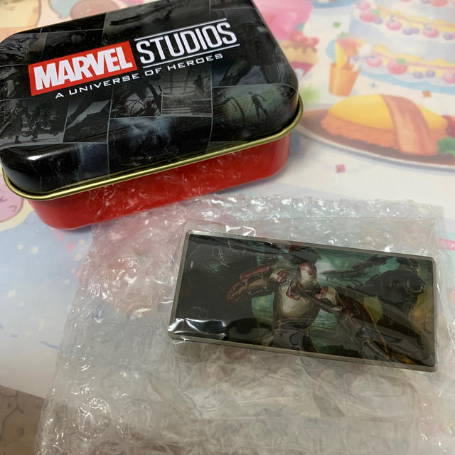 MARVEL(マーベル)のマーベル　ピンズ(ランダム)入りミニ缶　アイアンマン エンタメ/ホビーのフィギュア(アメコミ)の商品写真