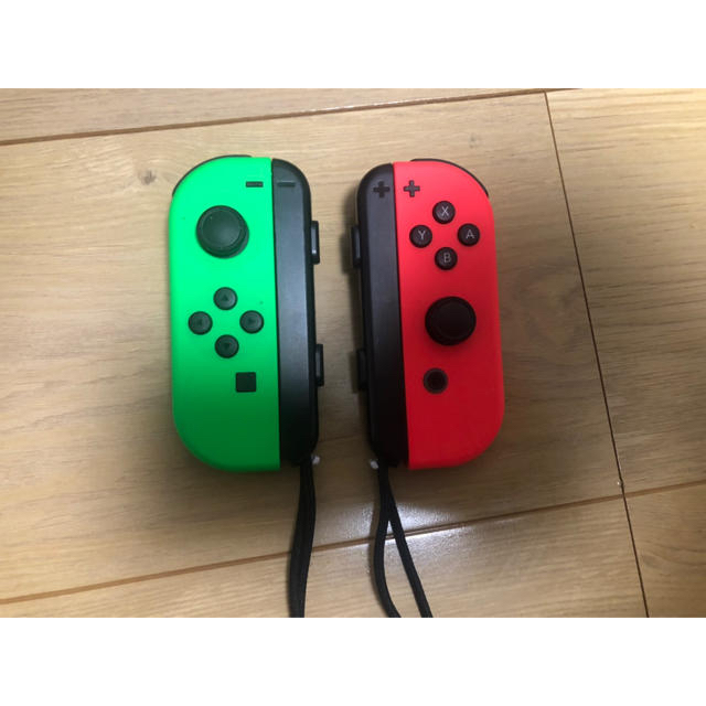 任天堂　Switch ネオングリーン　レッド限定品1個Joy-Conグリップ