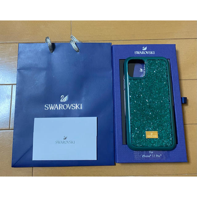 SWAROVSKI(スワロフスキー)のスワロフスキー　iPhone11pro ケース レディースのファッション小物(その他)の商品写真