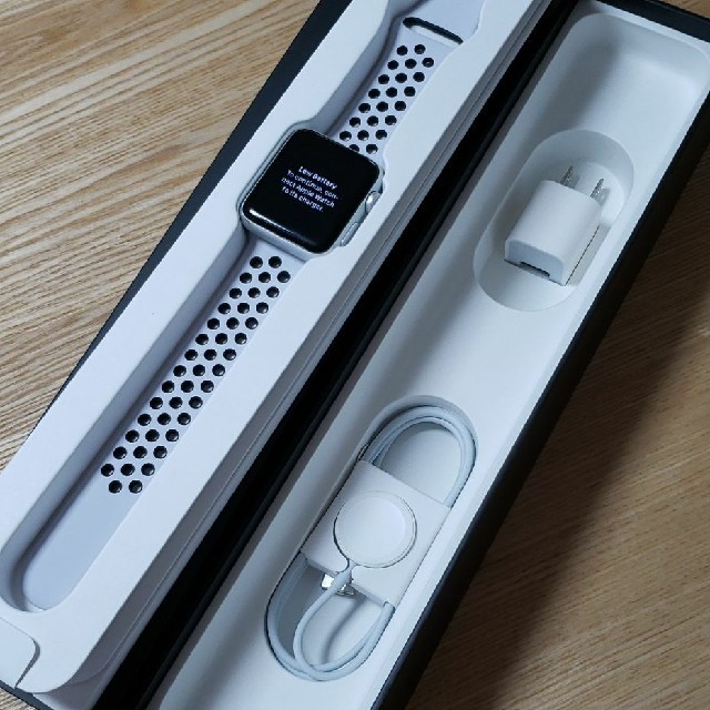 Apple Watch(アップルウォッチ)の休日特価！Apple Watch 3 42mm Nike GPS スマホ/家電/カメラのスマートフォン/携帯電話(その他)の商品写真