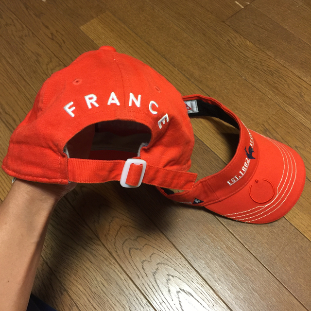 le coq sportif(ルコックスポルティフ)のゴルフサンバイザーキャップ セット 赤  レディースの帽子(キャップ)の商品写真