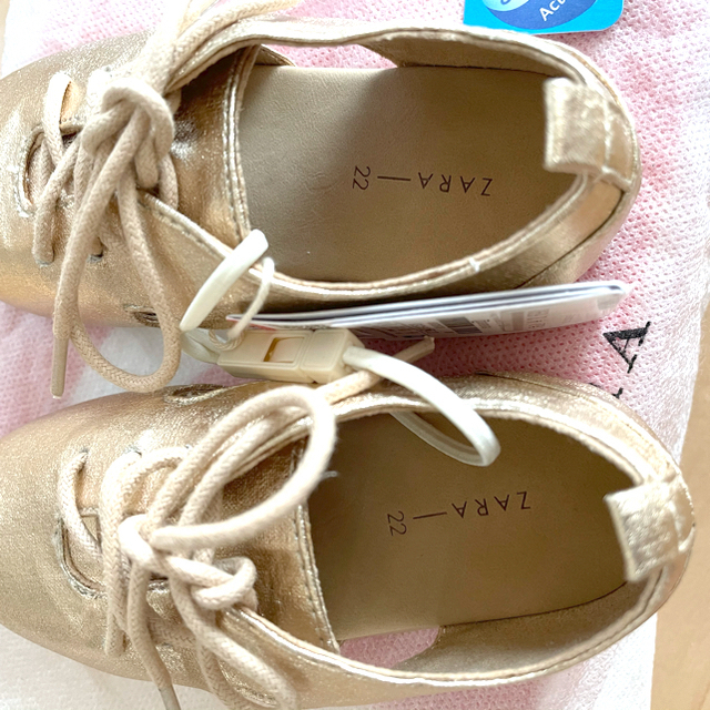 Zara baby ゴールド　シューズ13・13.5cm キッズ/ベビー/マタニティのベビー靴/シューズ(~14cm)(フラットシューズ)の商品写真