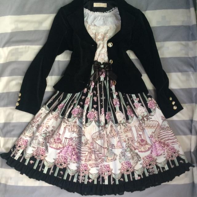 metamorphose temps de fille(メタモルフォーゼタンドゥフィーユ)のりんご様専用❣メタモルフォーゼのカメオボタンジャケット🧥 レディースのジャケット/アウター(テーラードジャケット)の商品写真