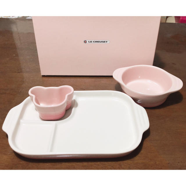 LE CREUSET(ルクルーゼ)の引っ越しのため値下げしました。ル・クルーゼ　ベビー　食器　子供用食器　未使用 キッズ/ベビー/マタニティの授乳/お食事用品(離乳食器セット)の商品写真