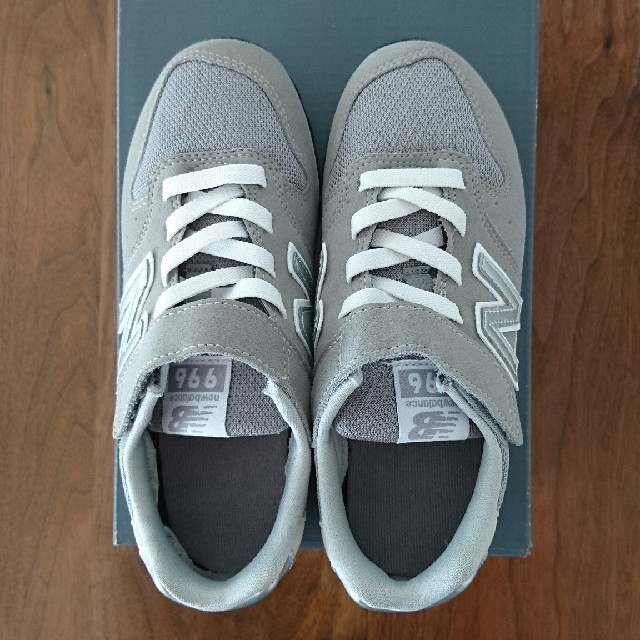 New Balance(ニューバランス)の送料込み new balance yv996 グレー 20㎝ キッズ/ベビー/マタニティのキッズ靴/シューズ(15cm~)(スニーカー)の商品写真