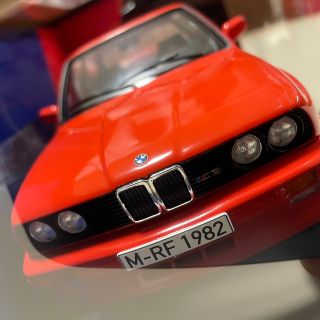 Kith×BMW E30 M3 18分の1 ダイキャストカー マンプロ