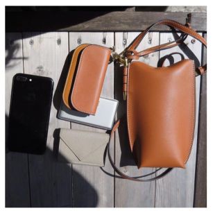 ロエベ(LOEWE)のREAL LEATHER POUCHBAG clowne レザー ポシェット(ショルダーバッグ)