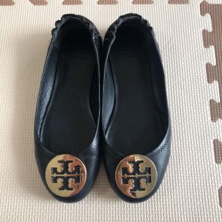 トリーバーチ(Tory Burch)のトリーバーチ フラットシューズ バレエシューズ パンプス ロゴ 黒 7M(バレエシューズ)