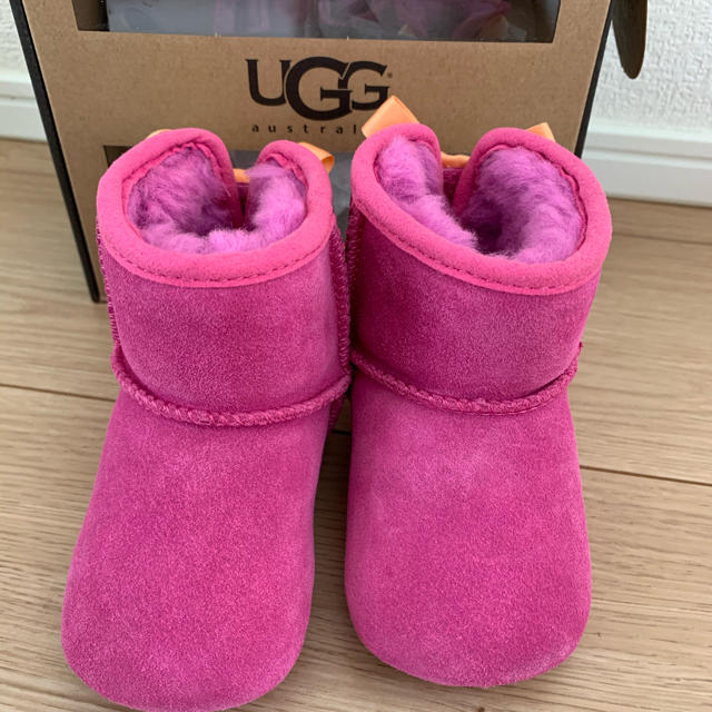 UGG(アグ)のugg ブーツ ベビーファーストシューズ キッズ/ベビー/マタニティのベビー靴/シューズ(~14cm)(ブーツ)の商品写真