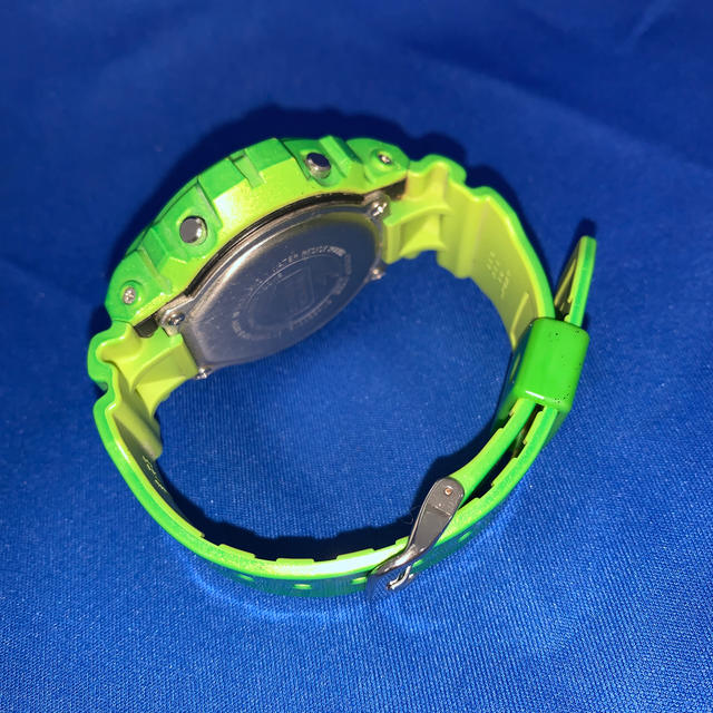 G-SHOCK(ジーショック)のカシオ　CASIO G-SHOCK DW-6900NB 1289 腕時計　緑色 メンズの時計(腕時計(デジタル))の商品写真