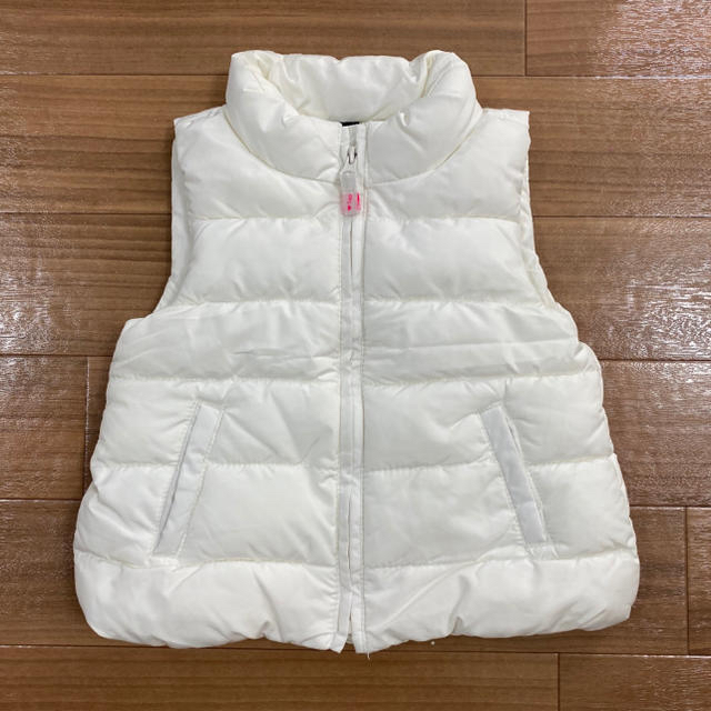 babyGAP(ベビーギャップ)の美品 ☆ gap 白 ダウンベスト キッズ/ベビー/マタニティのベビー服(~85cm)(ジャケット/コート)の商品写真