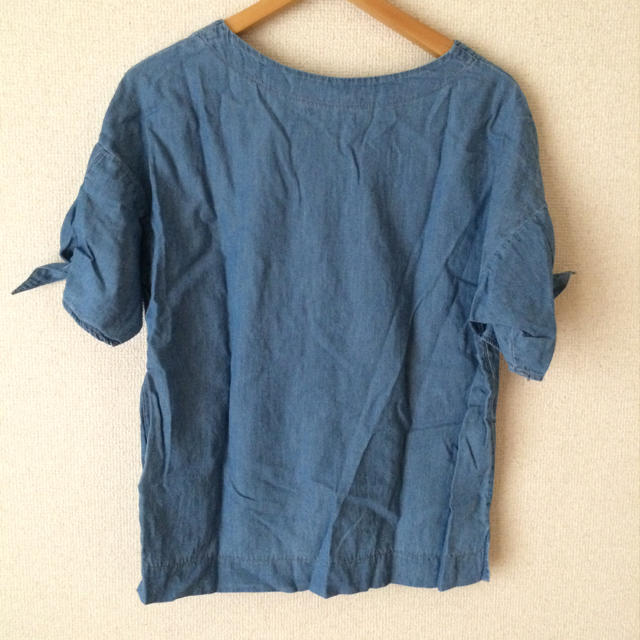 GU(ジーユー)の人気デザイン デニムトップス レディースのトップス(シャツ/ブラウス(半袖/袖なし))の商品写真