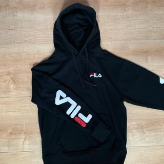 フィラ(FILA)のFILA ロゴパーカー 黒(パーカー)