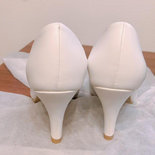 ブライダル　パンプス　7センチヒール　ホワイト 23.5センチ レディースの靴/シューズ(ハイヒール/パンプス)の商品写真