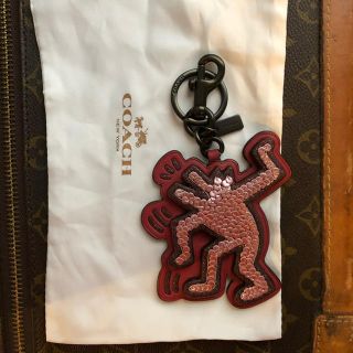 コーチ(COACH)の【新品】COACH x Keith Haring キーホルダー　チャーム(キーホルダー)