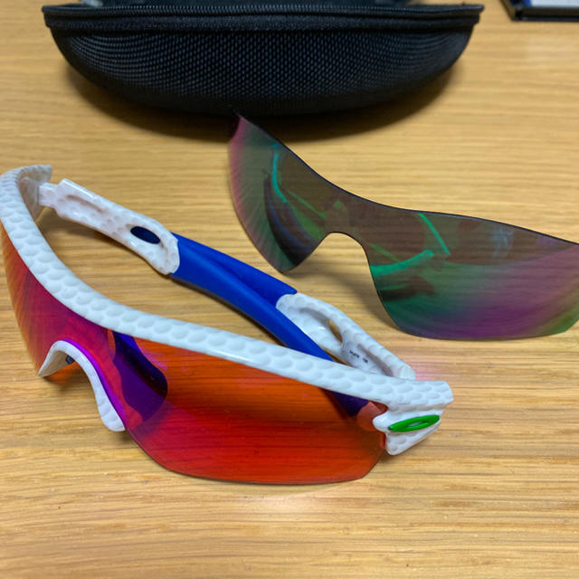 Oakley(オークリー)の【正規品】オークリー　サングラス スポーツ/アウトドアのランニング(その他)の商品写真