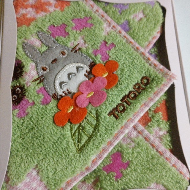 トトロ 刺繍アップリケ タオルハンカチ レディースのファッション小物(ハンカチ)の商品写真