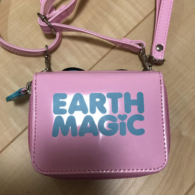 EARTHMAGIC(アースマジック)のアースマジック　ウォレット キッズ/ベビー/マタニティのこども用ファッション小物(その他)の商品写真