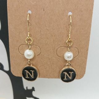 ハンドメイド◎イニシャルピアス◎Ｎ(ピアス)