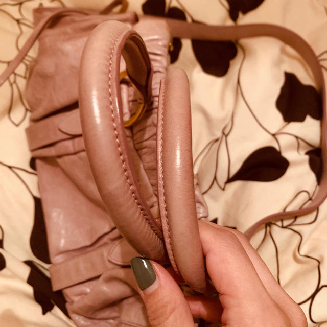 連休特別価格！miumiu バッグ　　ピンク