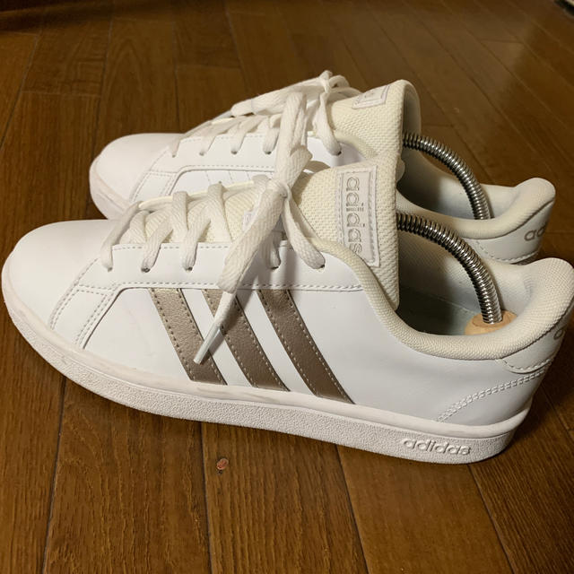 adidas(アディダス)のスニーカー レディースの靴/シューズ(スニーカー)の商品写真