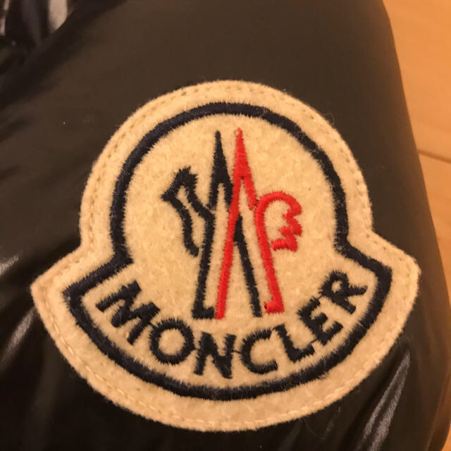 MONCLER(モンクレール)の【こたろう様専用】モンクレール　エベレスト　ビッグロゴ　ブラック　サイズ0 メンズのジャケット/アウター(ダウンジャケット)の商品写真