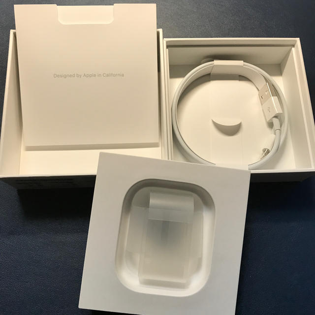 Apple(アップル)のApple AirPods 第一世代 スマホ/家電/カメラのオーディオ機器(ヘッドフォン/イヤフォン)の商品写真