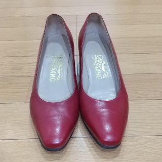 サルヴァトーレフェラガモ(Salvatore Ferragamo)のフェラガモパンプス7B(ハイヒール/パンプス)