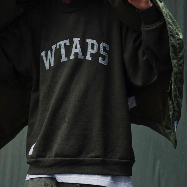 WTAPS COLLEGE.DESIGN CREWNECK OLIVE DRAB