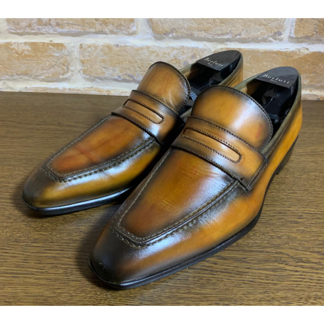 Berluti(ベルルッティ)のローファー　interressa パティーヌ　コインローファー　阪急メンズ メンズの靴/シューズ(ドレス/ビジネス)の商品写真