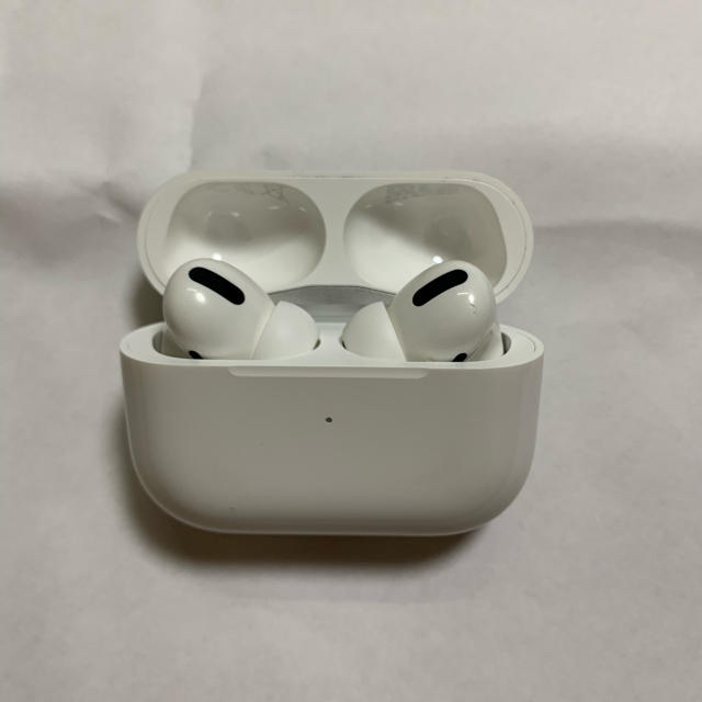 Apple(アップル)のapple Airpods pro  スマホ/家電/カメラのオーディオ機器(ヘッドフォン/イヤフォン)の商品写真
