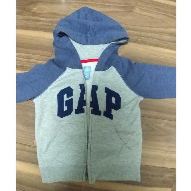 GAP Kids(ギャップキッズ)のキッズ パーカー キッズ/ベビー/マタニティのキッズ服男の子用(90cm~)(ジャケット/上着)の商品写真