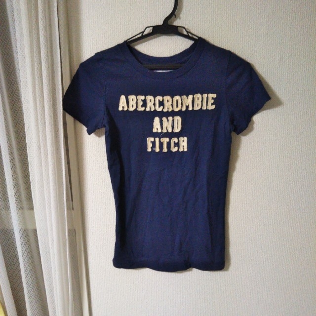 Abercrombie&Fitch(アバクロンビーアンドフィッチ)のアバクロンビ&フィッチ半袖Tシャツ　ダメージ加工 レディースのトップス(Tシャツ(半袖/袖なし))の商品写真