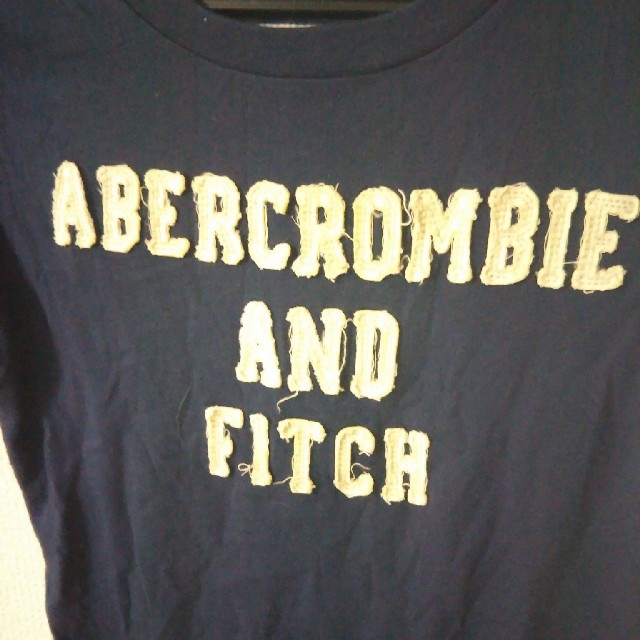 Abercrombie&Fitch(アバクロンビーアンドフィッチ)のアバクロンビ&フィッチ半袖Tシャツ　ダメージ加工 レディースのトップス(Tシャツ(半袖/袖なし))の商品写真
