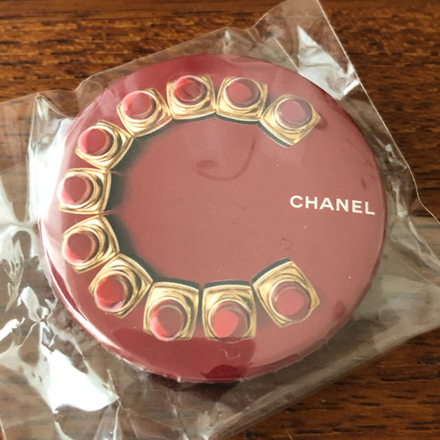 CHANEL(シャネル)のCHANEL シャネル 缶バッチ 非売品 ノベルティ チャーム　 レディースのアクセサリー(チャーム)の商品写真