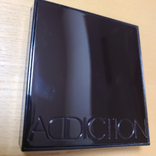 ADDICTION(アディクション)のADDICTIONアディクションアイシャドウ コスメ/美容のベースメイク/化粧品(アイシャドウ)の商品写真