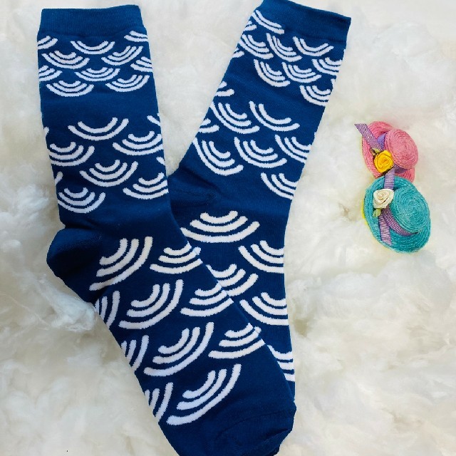 波紋柄　ブルー　靴下　 レディースのレッグウェア(ソックス)の商品写真