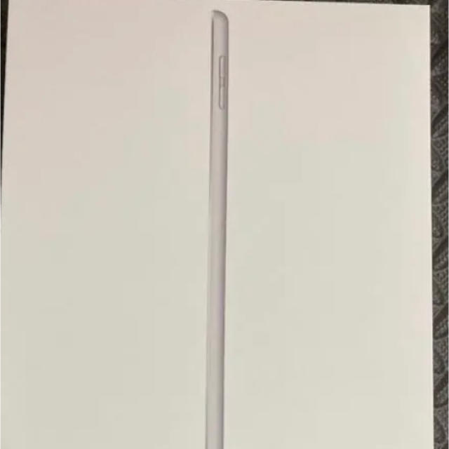 iPad(アイパッド)の新品　iPad 第8世代 128GB Wi-Fi シルバー　MYLF2J/A スマホ/家電/カメラのPC/タブレット(タブレット)の商品写真