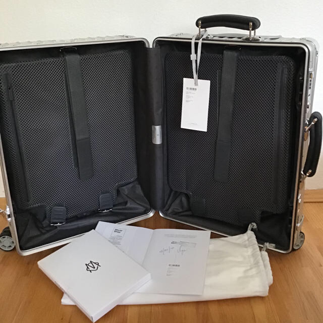 RIMOWA(リモワ)の【新品・限定】リモワ スーツケース RIMOWA クラシック 36L メンズのバッグ(トラベルバッグ/スーツケース)の商品写真